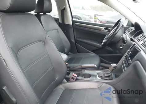 2018 Volkswagen Passat 2.0T R-Line/2.0T S из США, поврежденный, VIN 1VWAA7A31JC047876